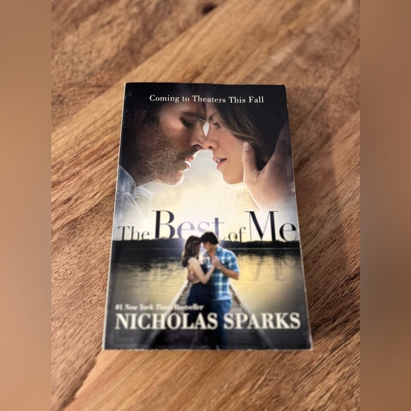 THE BEST OF ME BOOK BY NICHOLAS SPARKS - Picture 1 of 2